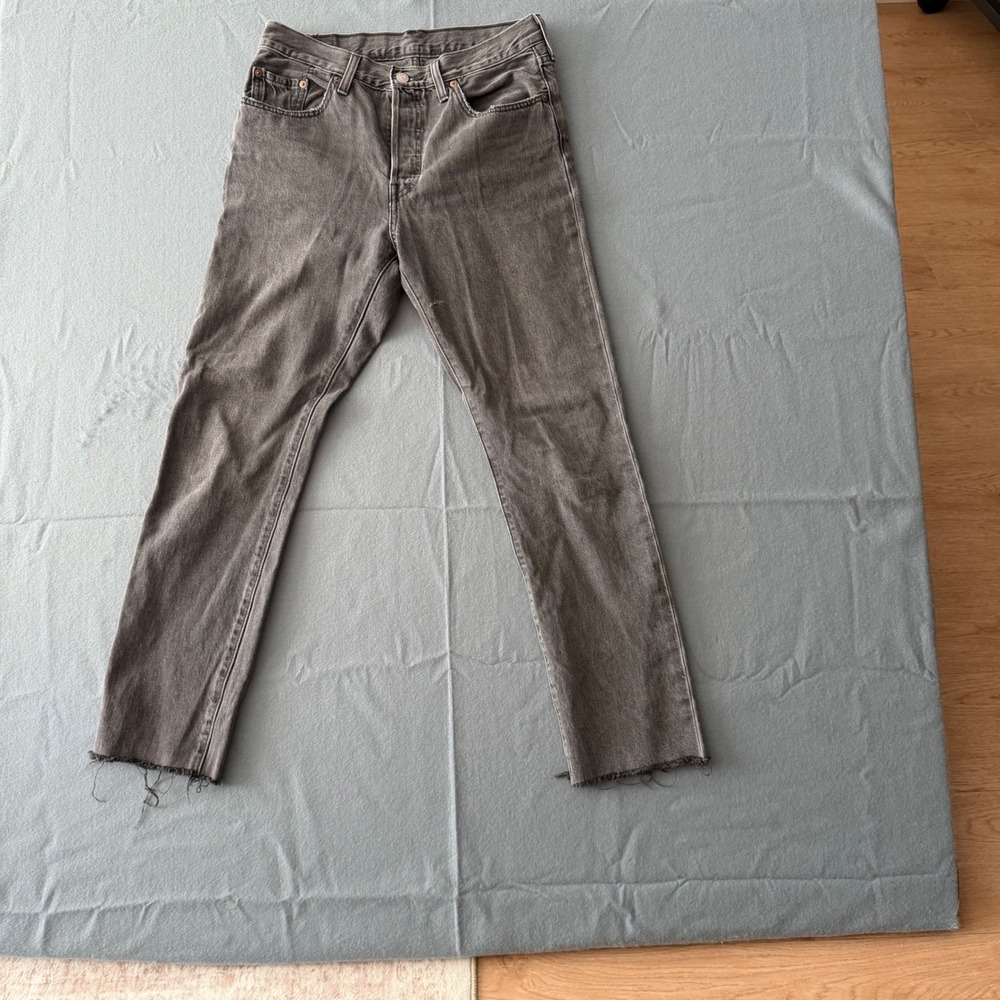 Levis 501 Original Gray High Rise Straight Leg Raw Hem Jeans W28 L30 Womens